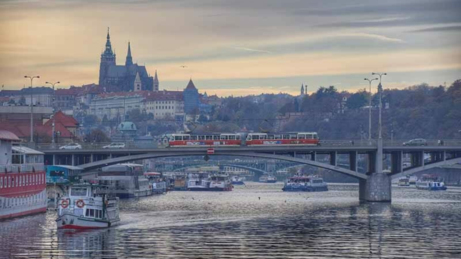 Prag Češka Mostovi u Pragu