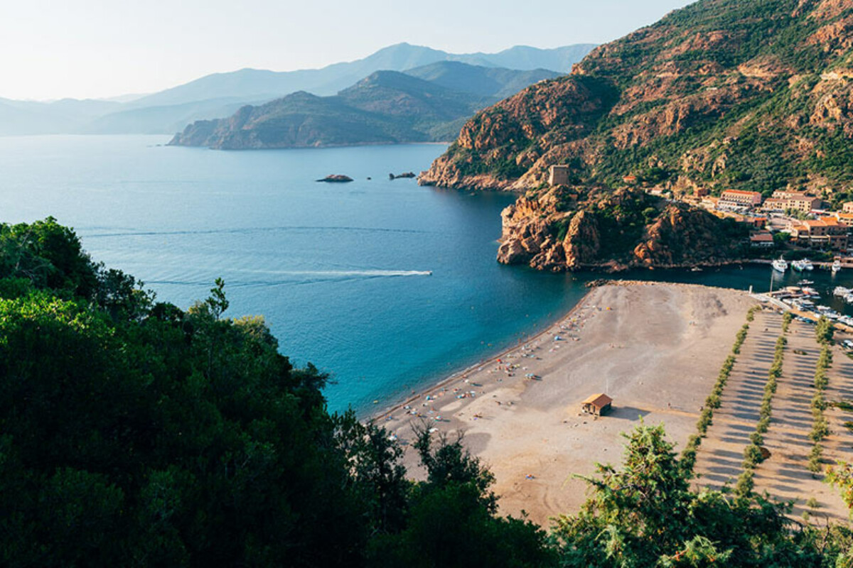 Plaža i planina na Korzici