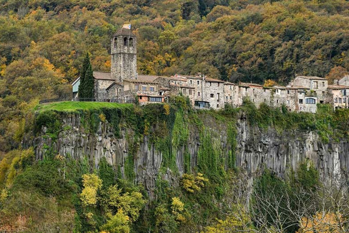 Selo Castellfollit de la Roca, jedno od najljepših mjesta u Kataloniji