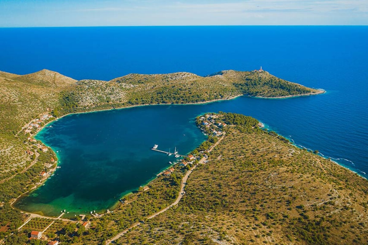 skrivena-luka-lastovo Skrivena luka na Lastovu