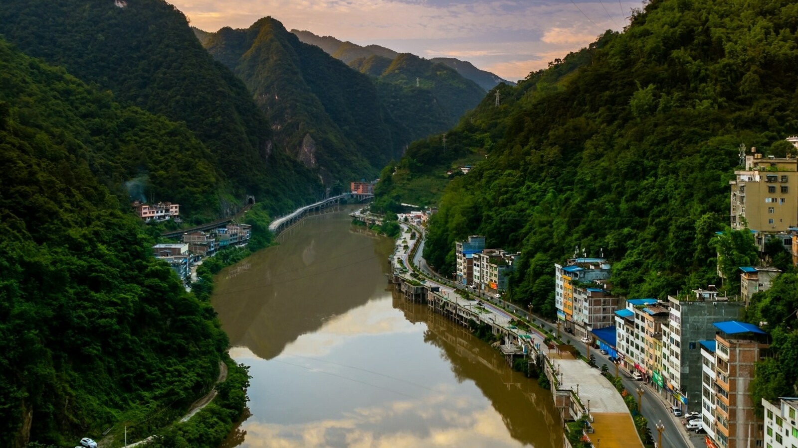 grad Yanjin, Kina