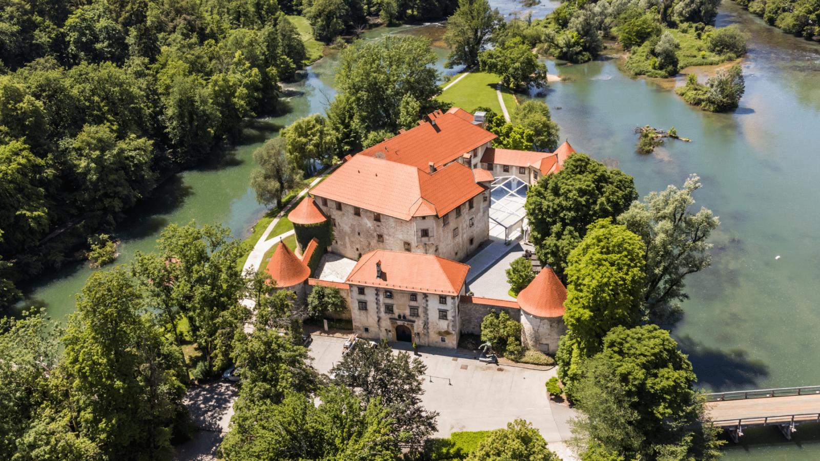 dvorac-otocec-slovenija