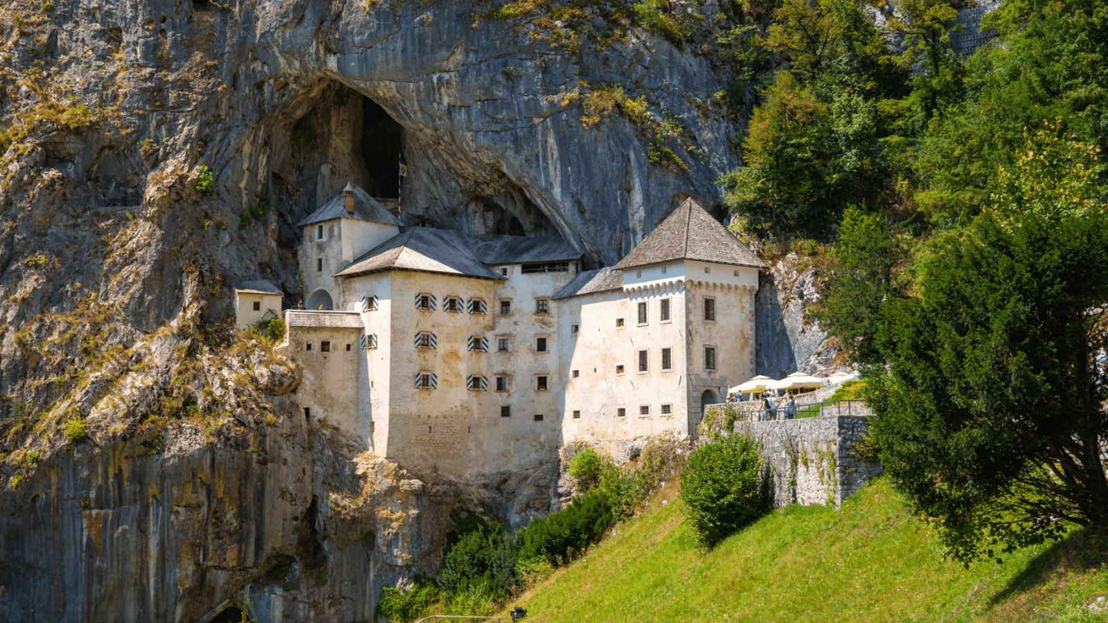 predjamski-dvorac-slovenija