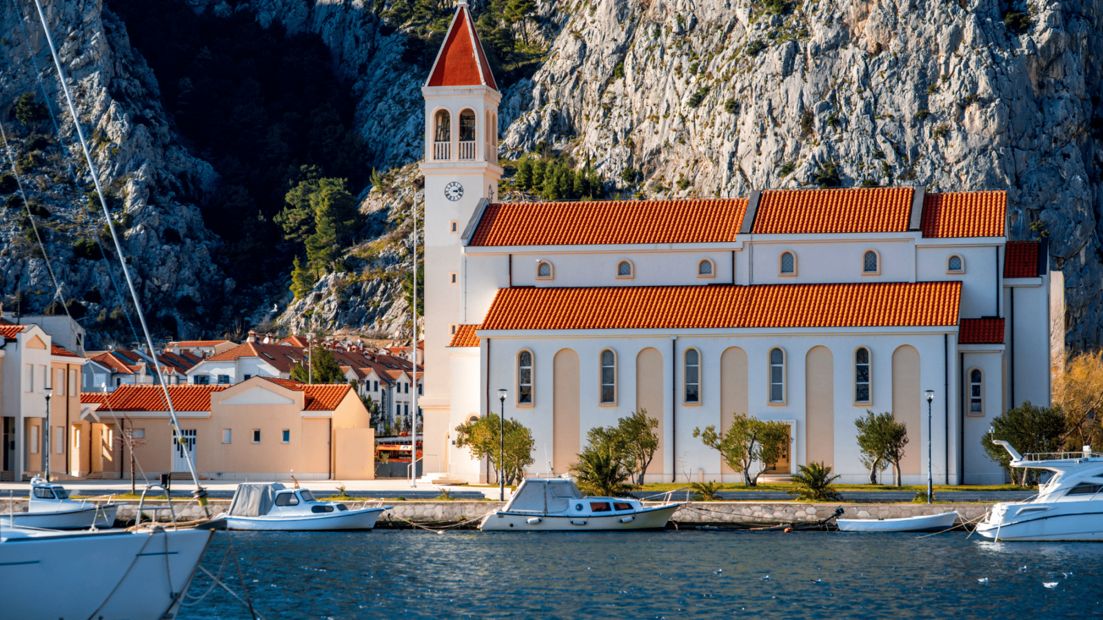 omis-crkva-uz-rijeku-cetinu