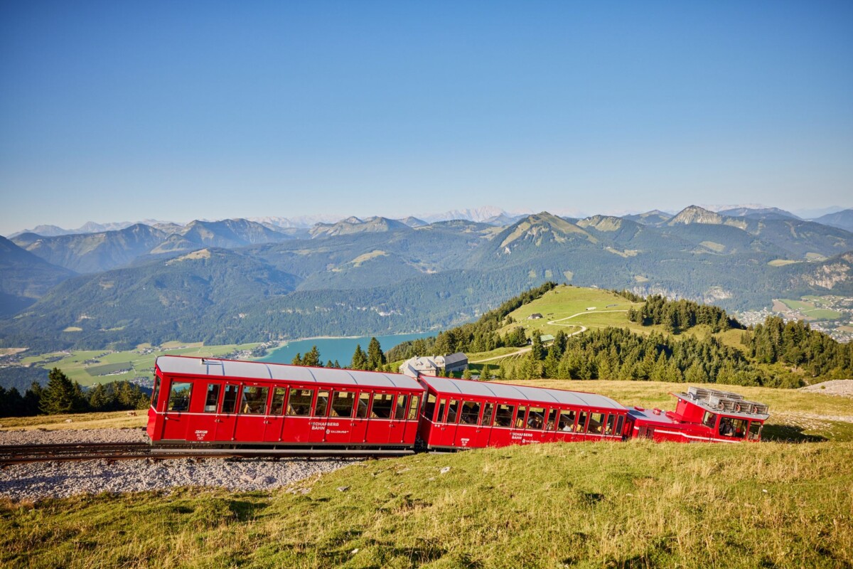Željeznica Schafberg vozi vrlo strmim terenom