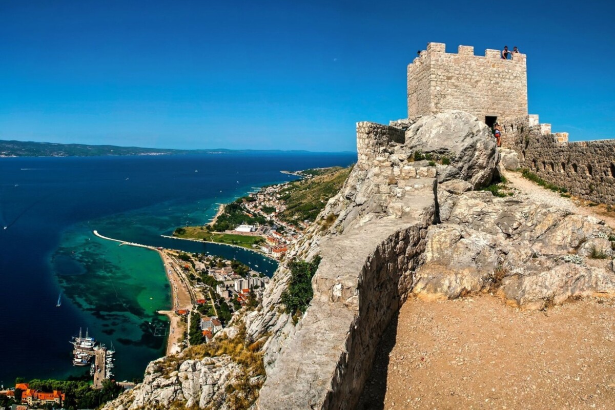 omis-fortica Planinarenje u Dalmaciji: Fortica u Omišu