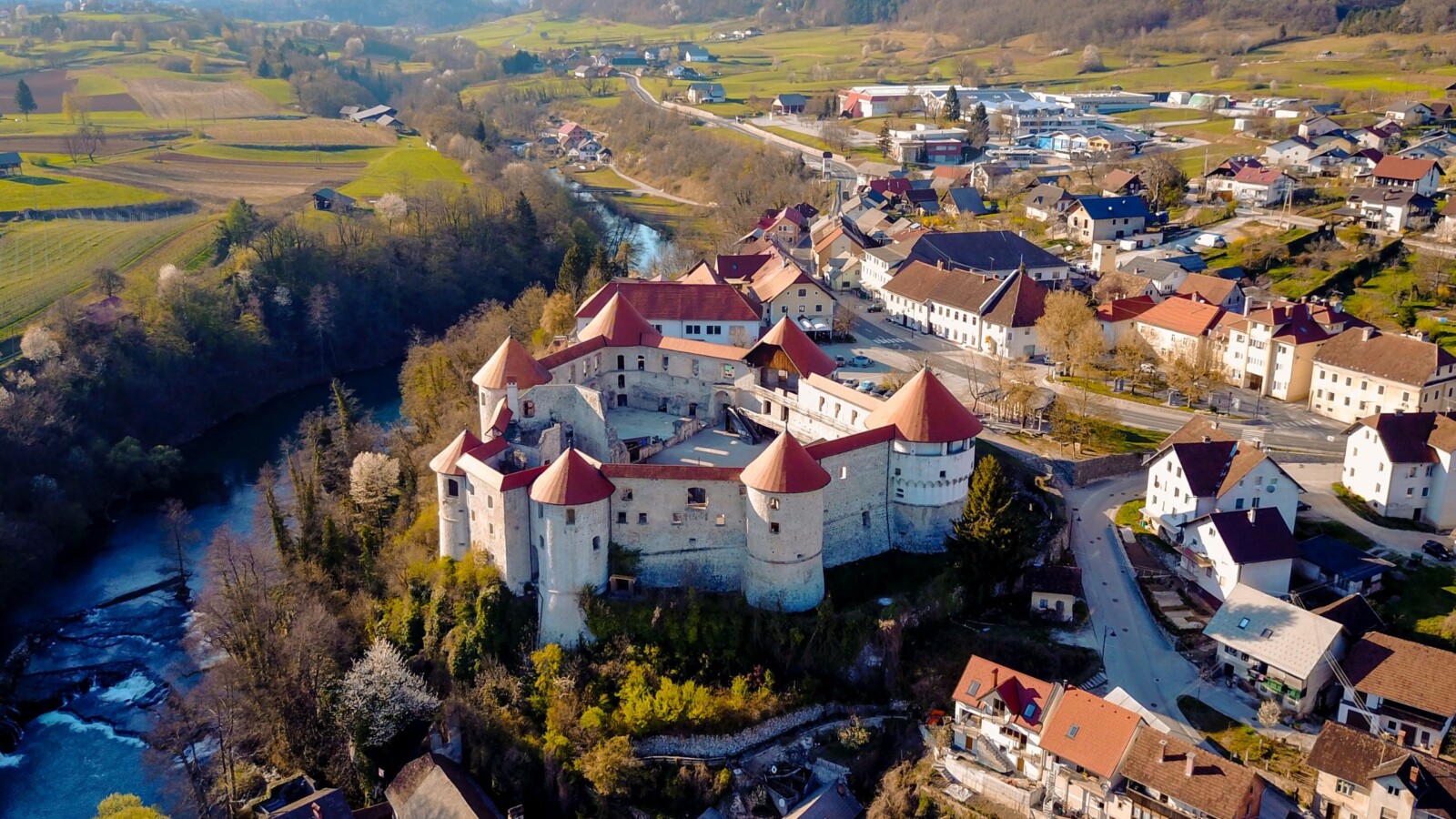 dvorac-zuzemberk-slovenija dvorac Žužemberk