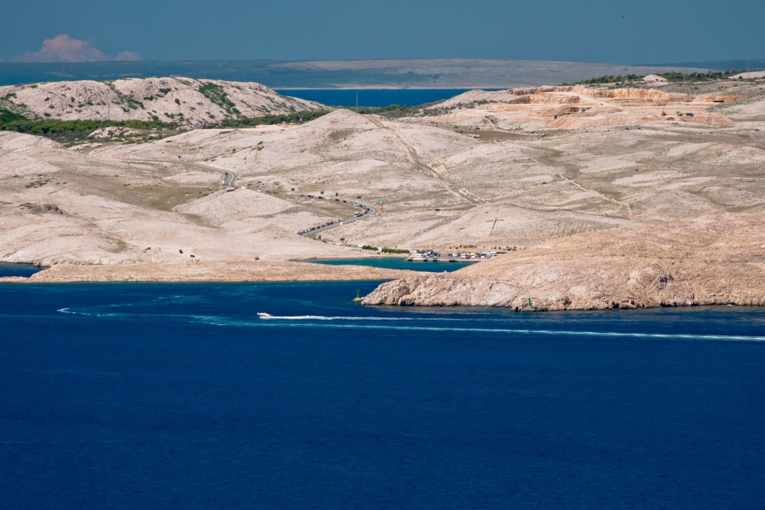 Najrazvedeniji hrvatski otok Koji otok ima najviše zaljeva i uvala?