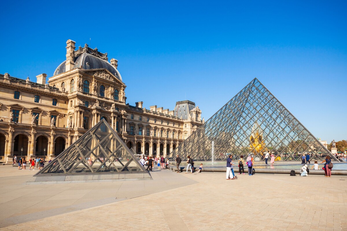 pariz-louvre