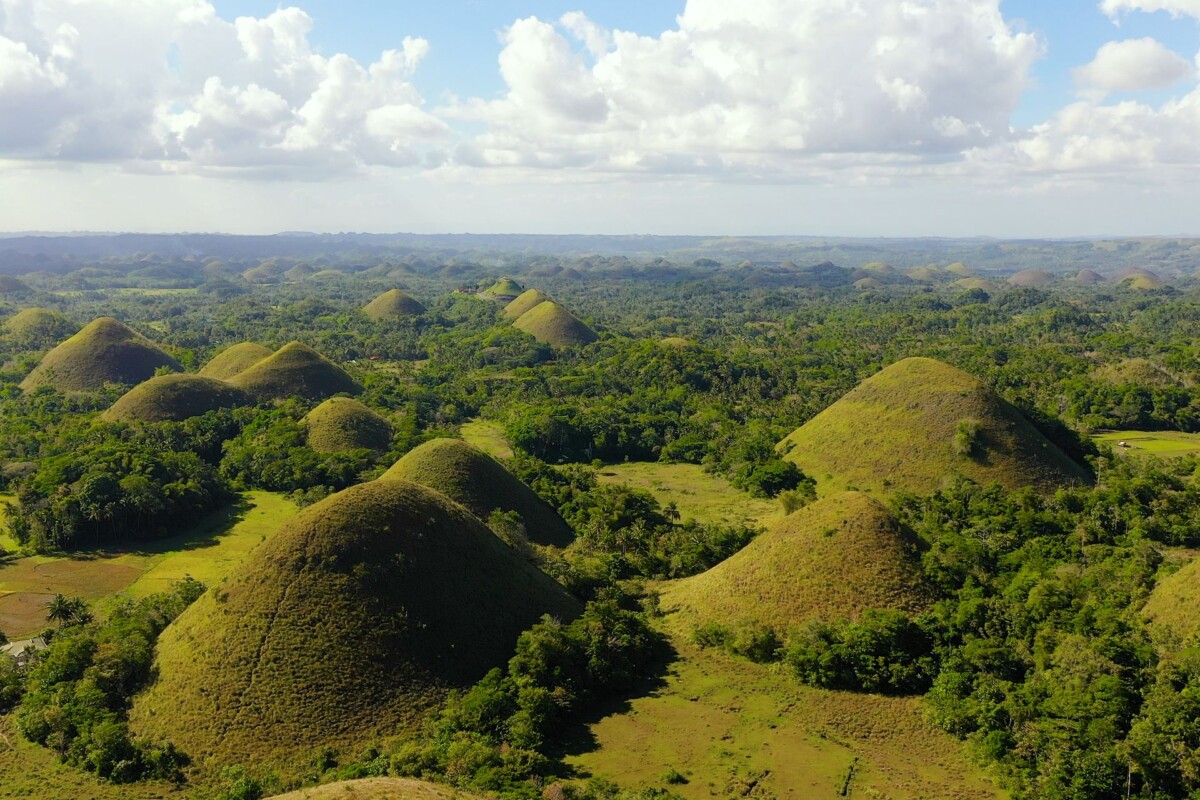 filipini-čokoladna-brda-otok-bohol Čokoladna brda na otoku Bohol jedna je od zanimljivosti o Filipinima