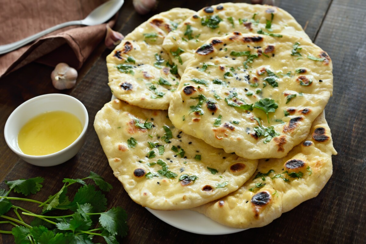 Recept za naan kruh s češnjakom je jednostavan