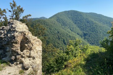 utvrda Oštrcgrad na Ivanščici nekad je bio moćan burg, a danas je ruševina