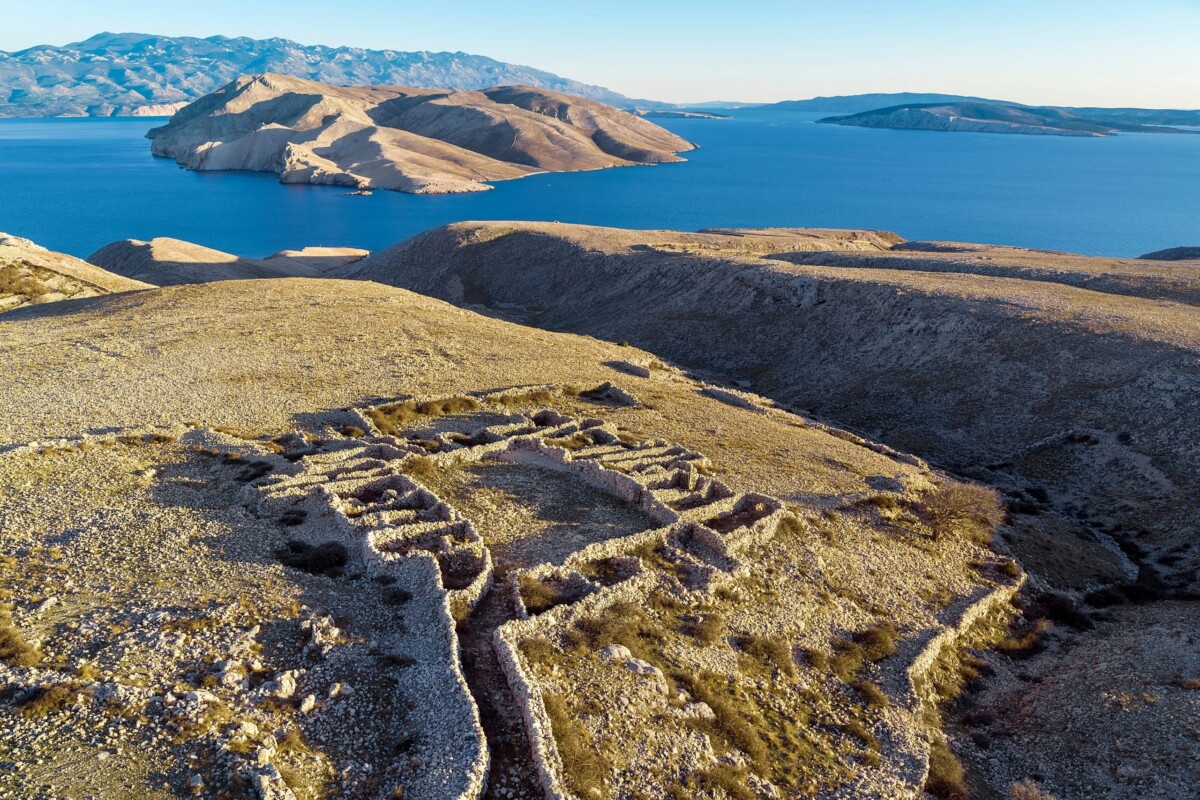 Otok Prvić na Kvarneru je najveći nenastanjeni otok u Hrvatskoj