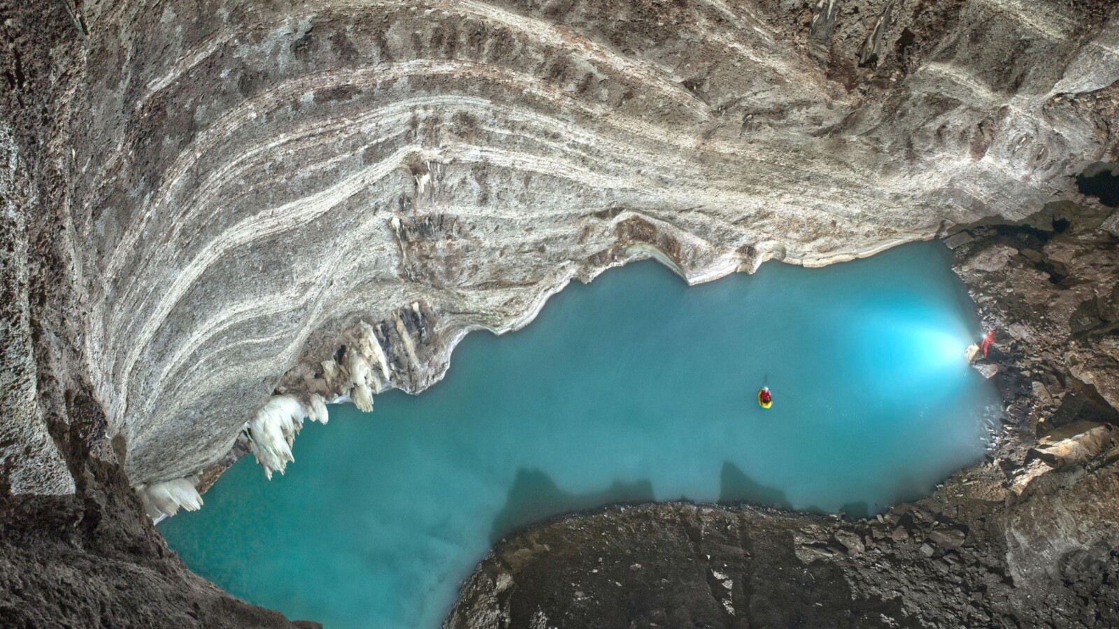 Jezero Neuron, najveće podzemno termalno jezero na svijetu, otkriveno u Albaniji