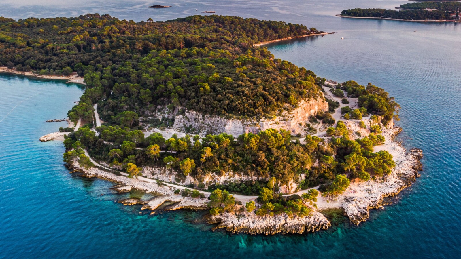 Park šuma Zlatni rt neozostavna je atrakcija izleta u Rovinj