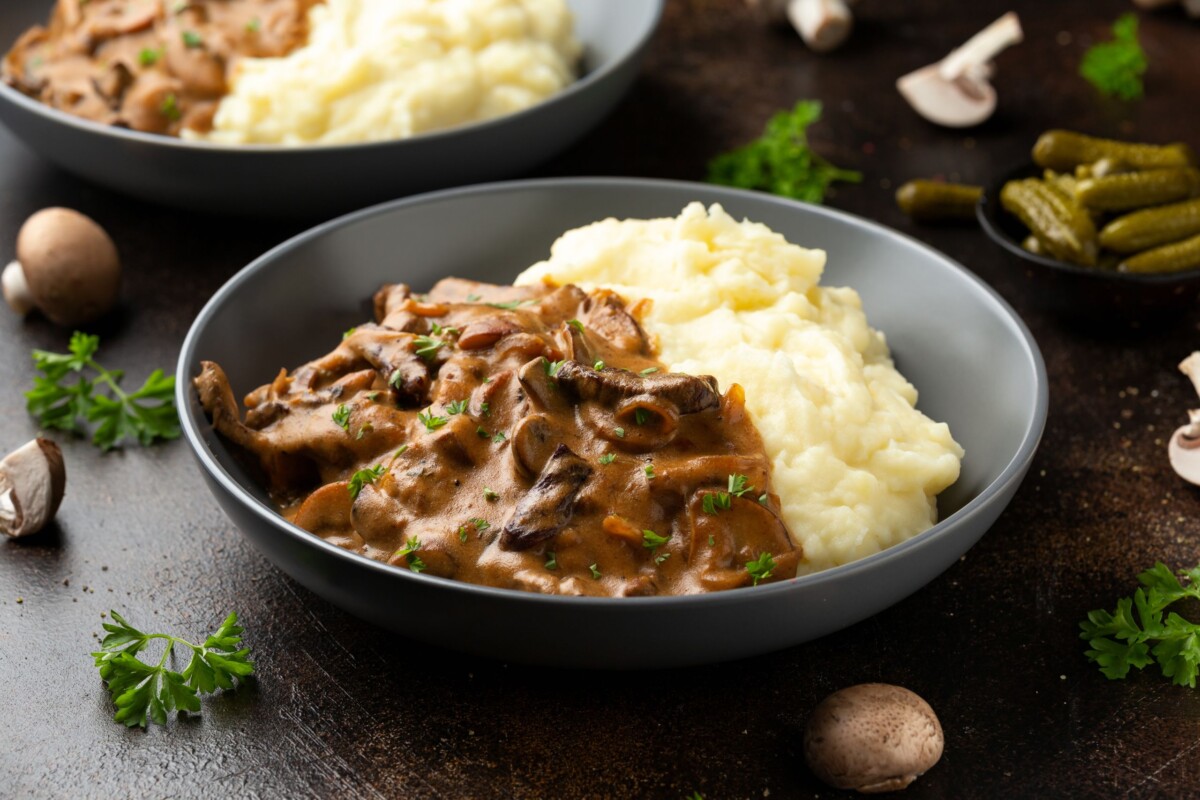 Beef stroganoff s pire krumpirom