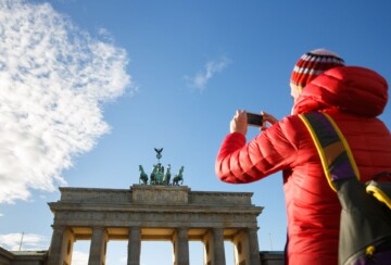 Turisti fotografira Brandenburška vrata