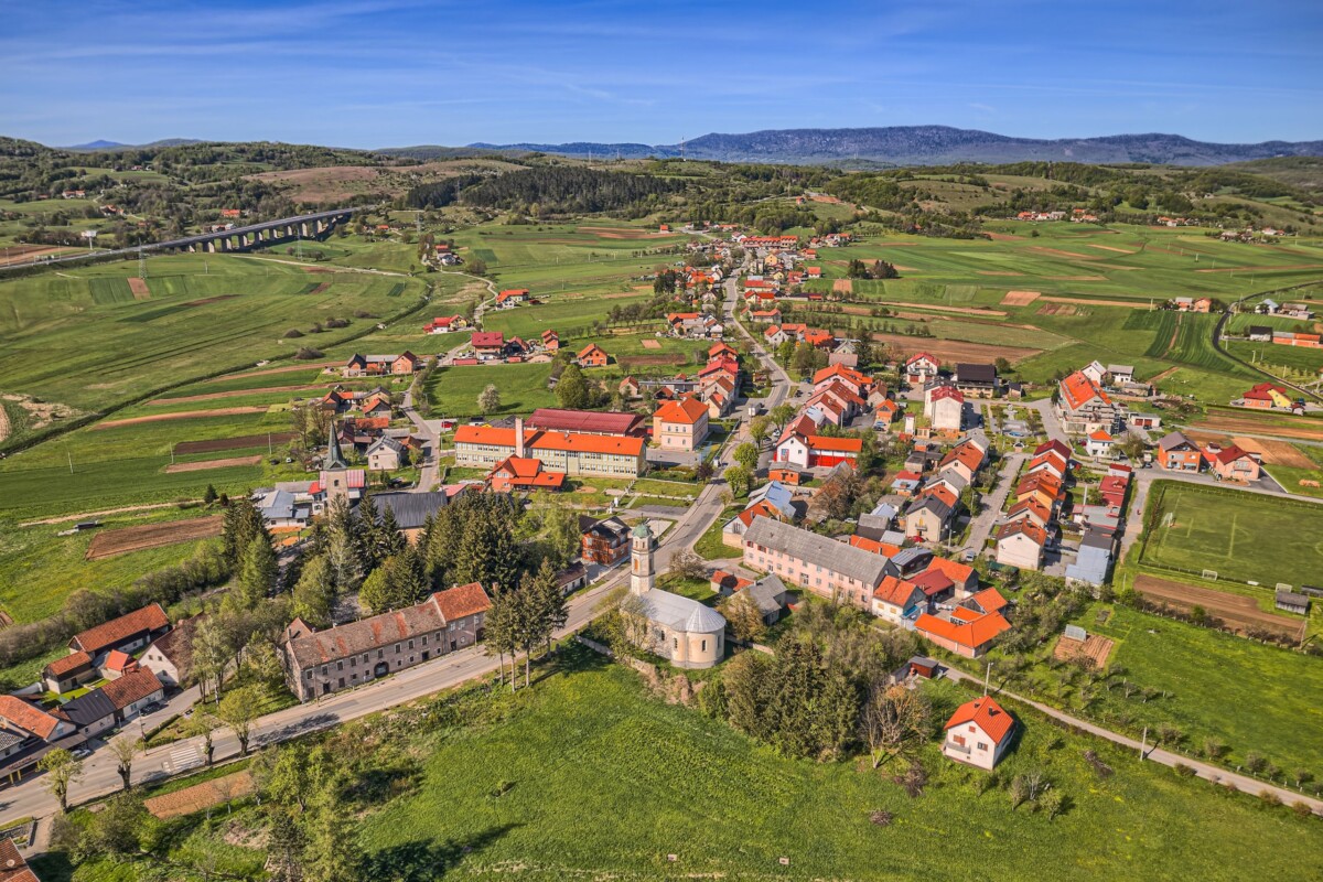selo-brinje Selo Brinje u Lici snimljeno iz zraka