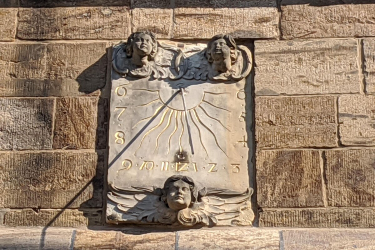 sunčani-sat sunčani satovi u Istri