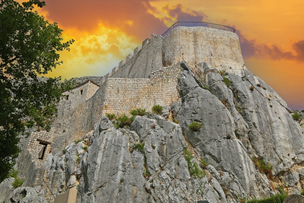 Utvrda Sokol Grad: Povijesna tvrđava s pogledom na Konavle