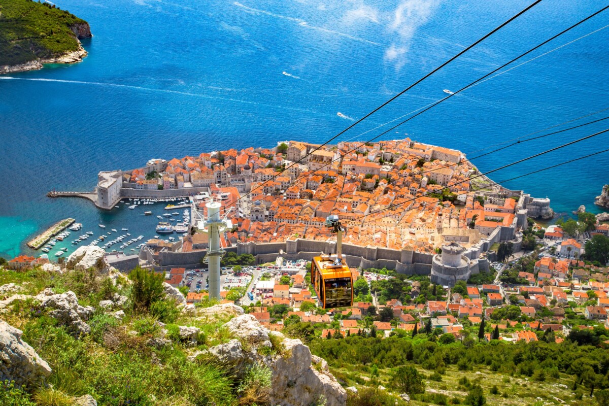 Pogled na Dubrovnik i žičaru s brda Srđ