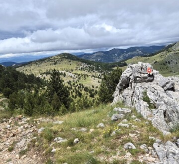 dinara-krajolik Pogled na krajolik planine Dinara u rano ljeto