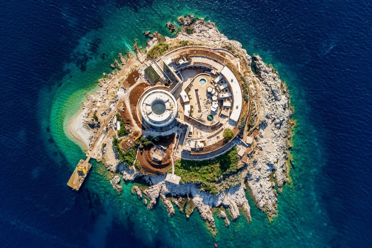 otok-mamula-hotel Otok Mamula okružen morem i snimljen iz zraka