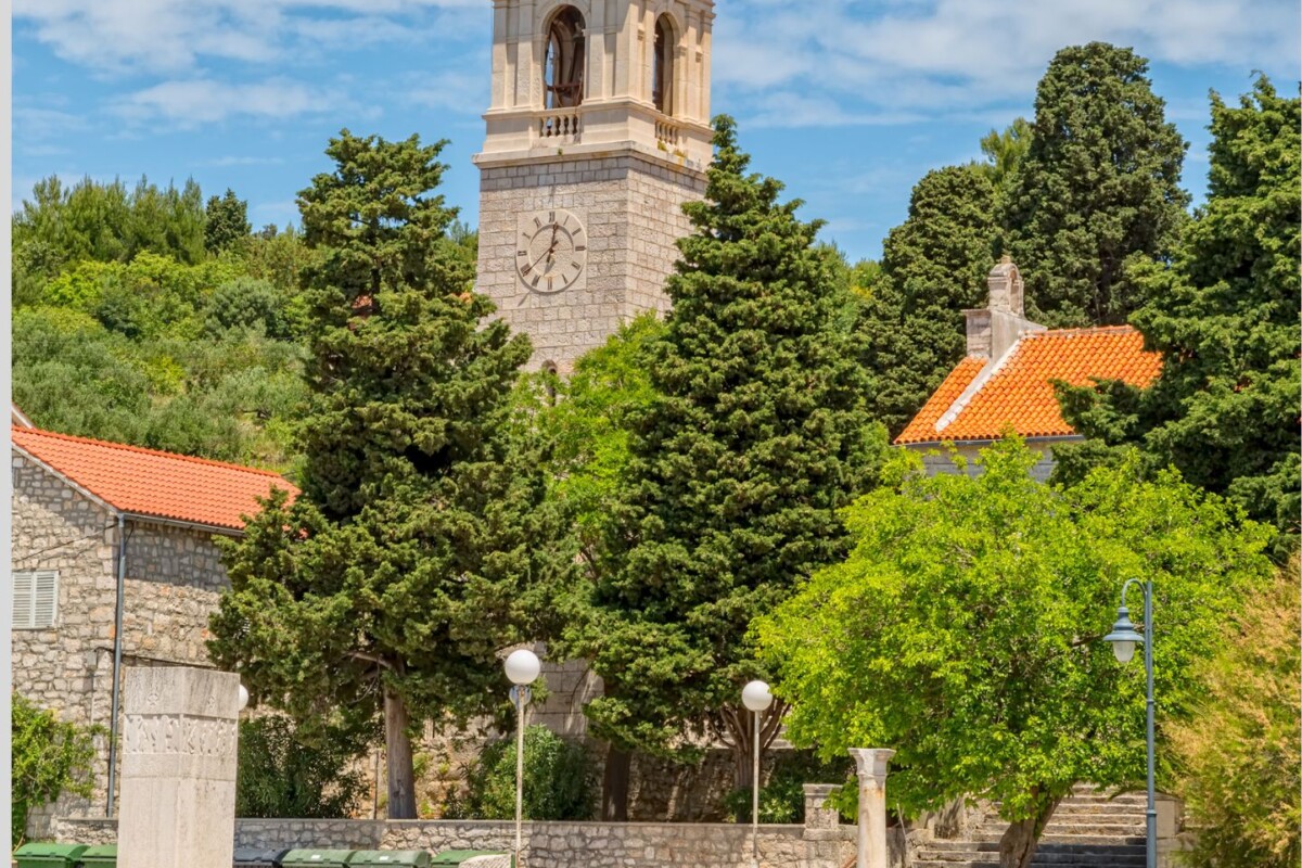 otok-prvic-luka-crkva