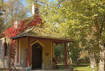 Kapela u kompleksu dvoraca Tikveš u Kopačkom ritu