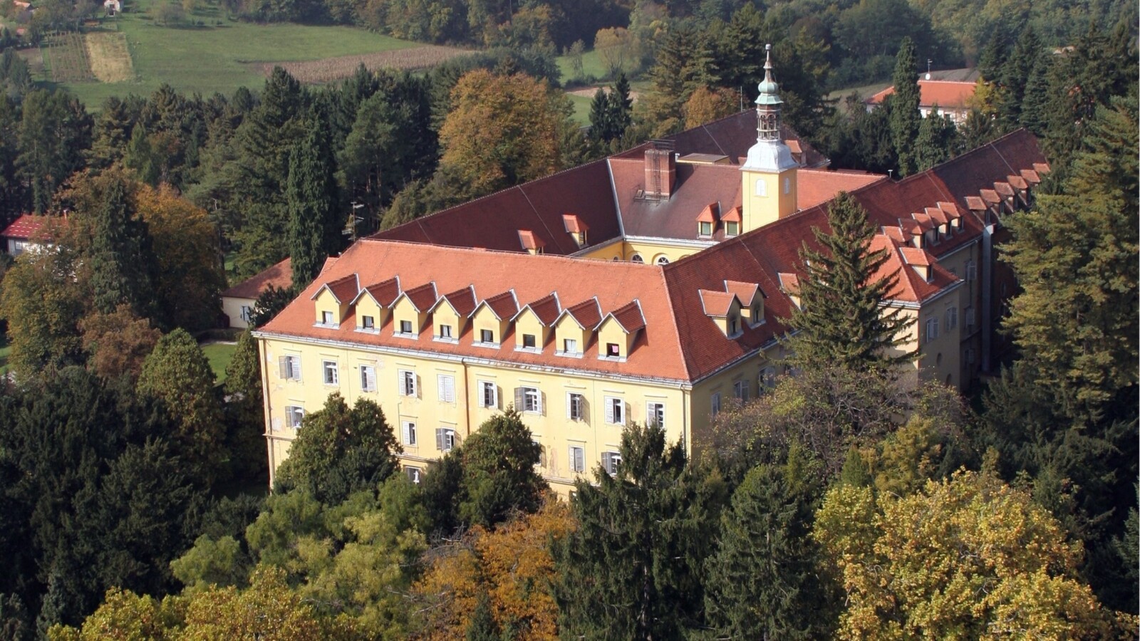 dvorac-klenovnik Dvorac Klenovnik je najveći dvorac u Hrvatskoj