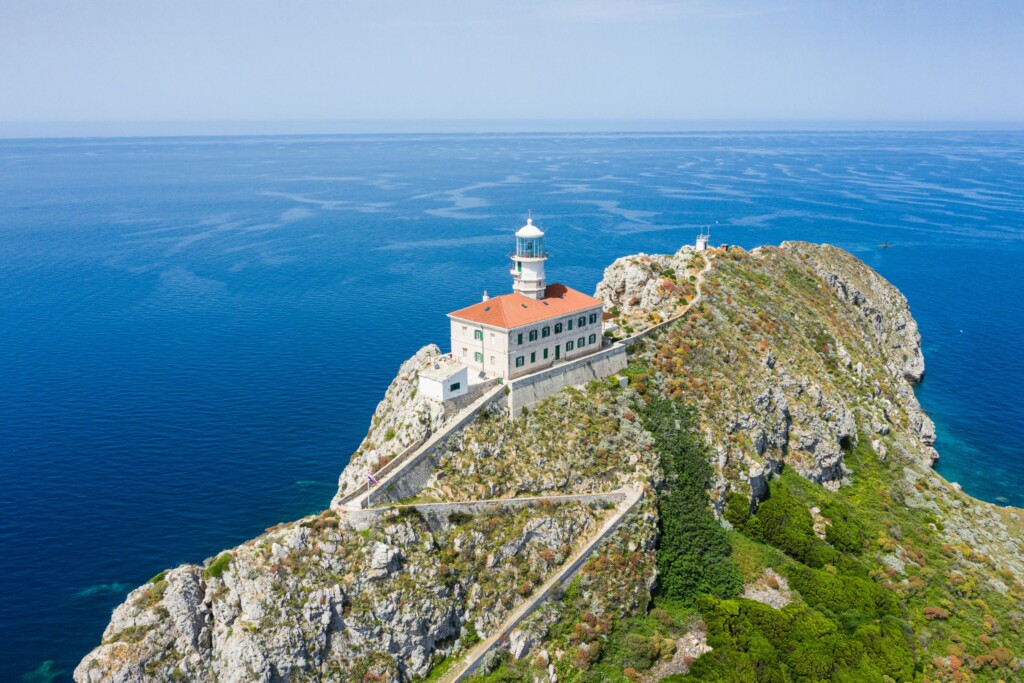 Ovaj hrvatski otok bliži je Italiji nego kopnu matične države! Do obale susjedne zemlje stiže se dvostruko brže