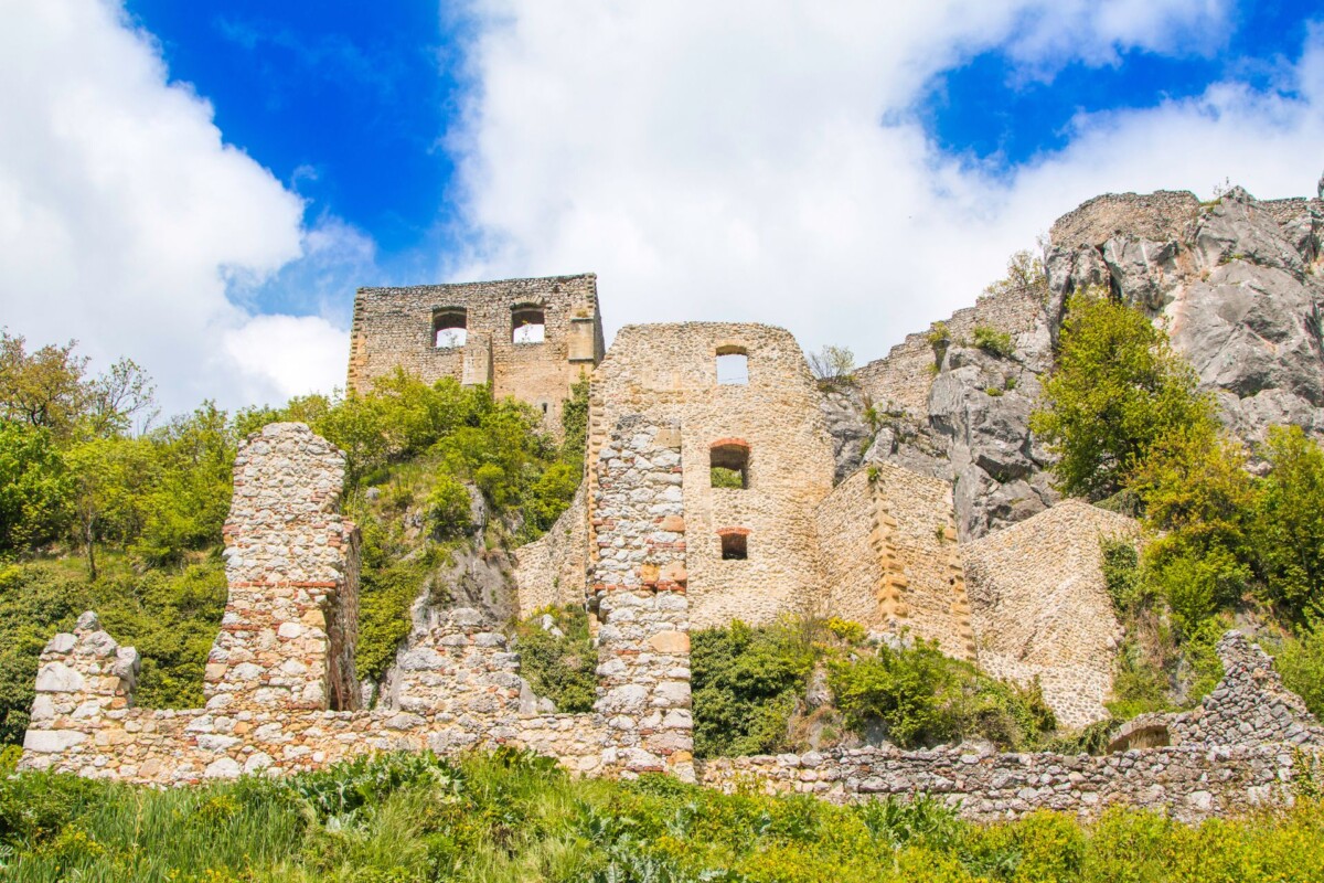 stari-grad-kalnik-zidine Ostaci Starog grada Veliki Kalnik
