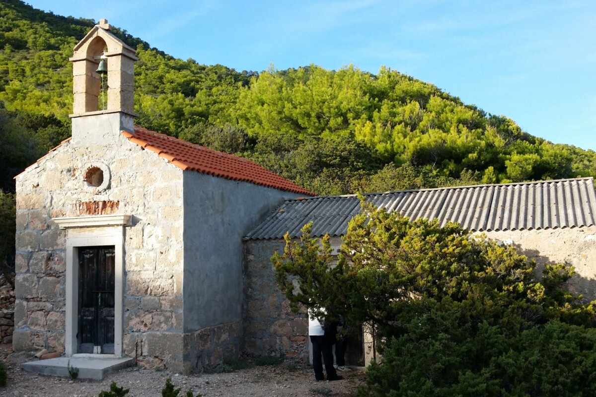 sveti-andrija-crkvica-otok-svetac
