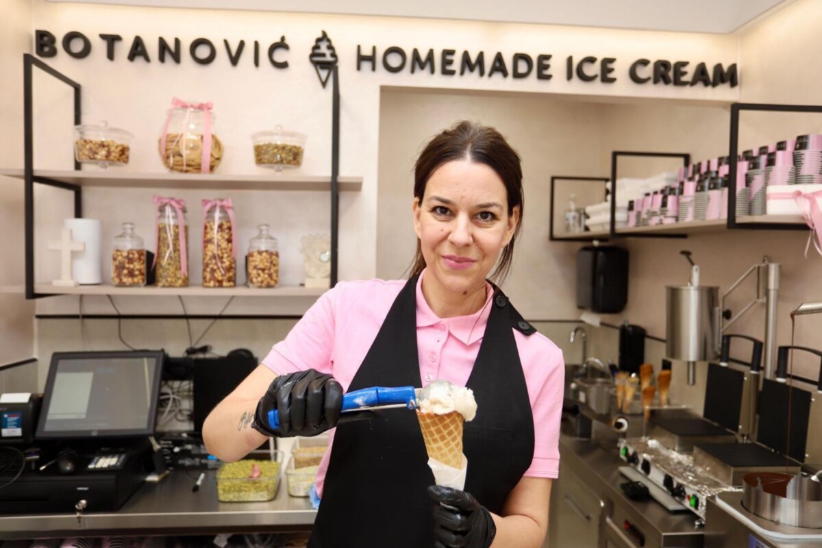 Slastičarnica Botanović, posluživanje sladoleda