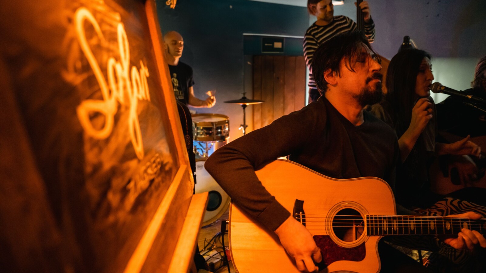 sofar-sounds-u-zagrebu Akustični nastup na intimnom koncertu Sofar Sounds u Zagrebu s gitaristom u prvom planu
