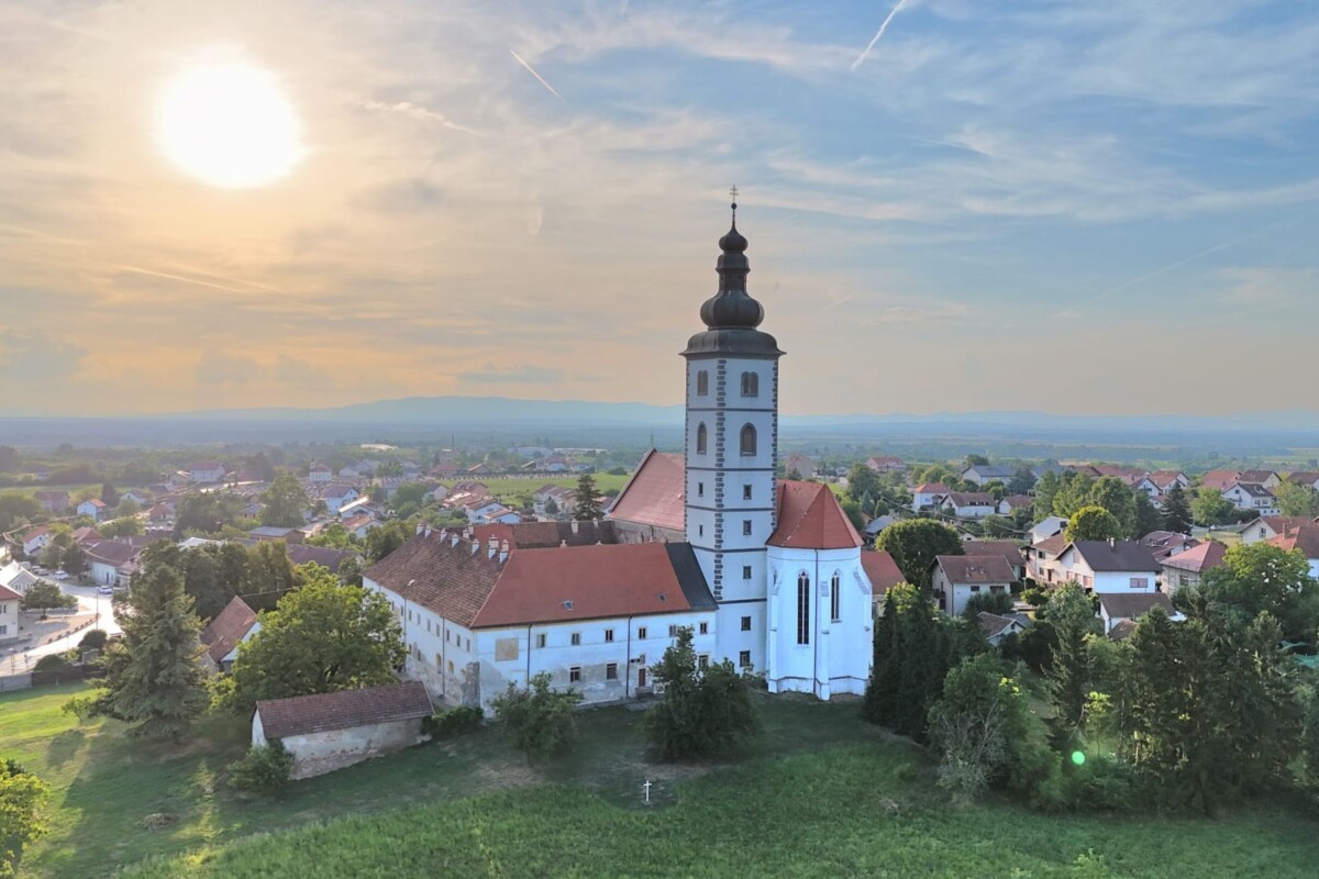 Samostan i crkva u mjestu Kloštar Ivanić