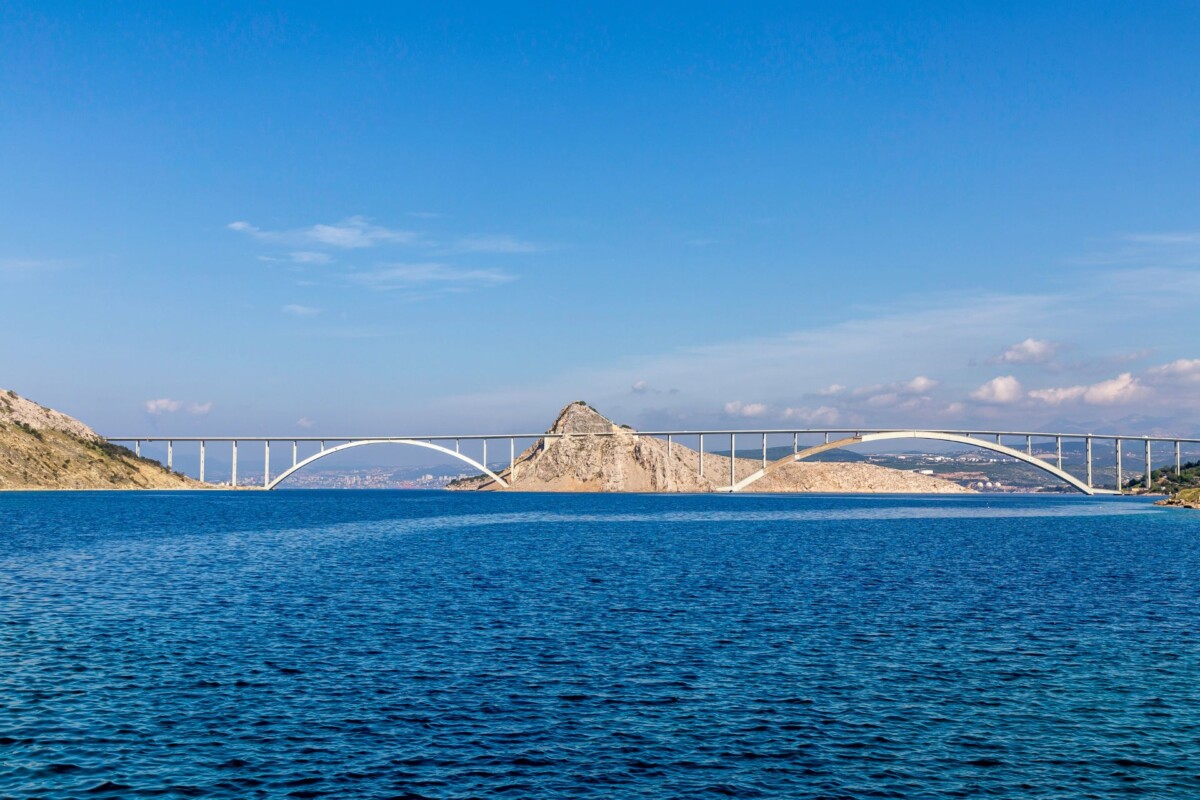 Krčki most i otočić Sveti Marko na njegovoj sredini