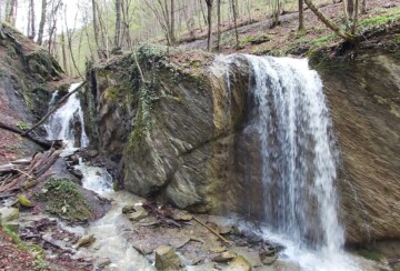 Pogled na slap Sopot na Medvednici u proljetno vrijeme