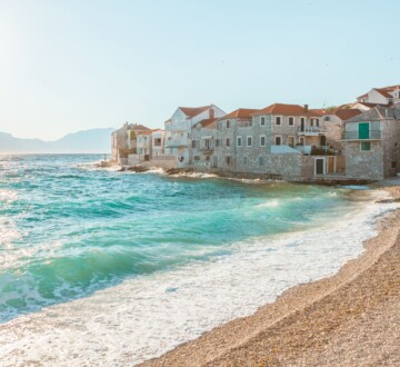 Mjesto Postira na otoku Braču