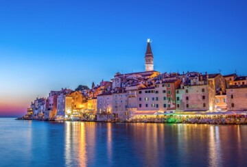 Pogled na Rovinj u sumrak