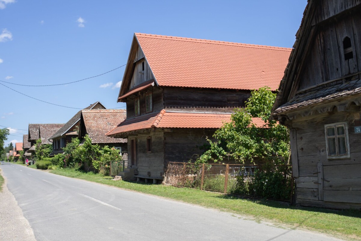 selo-krapje-pp-lonjsko-polje-4 Ulica u selu Krapje