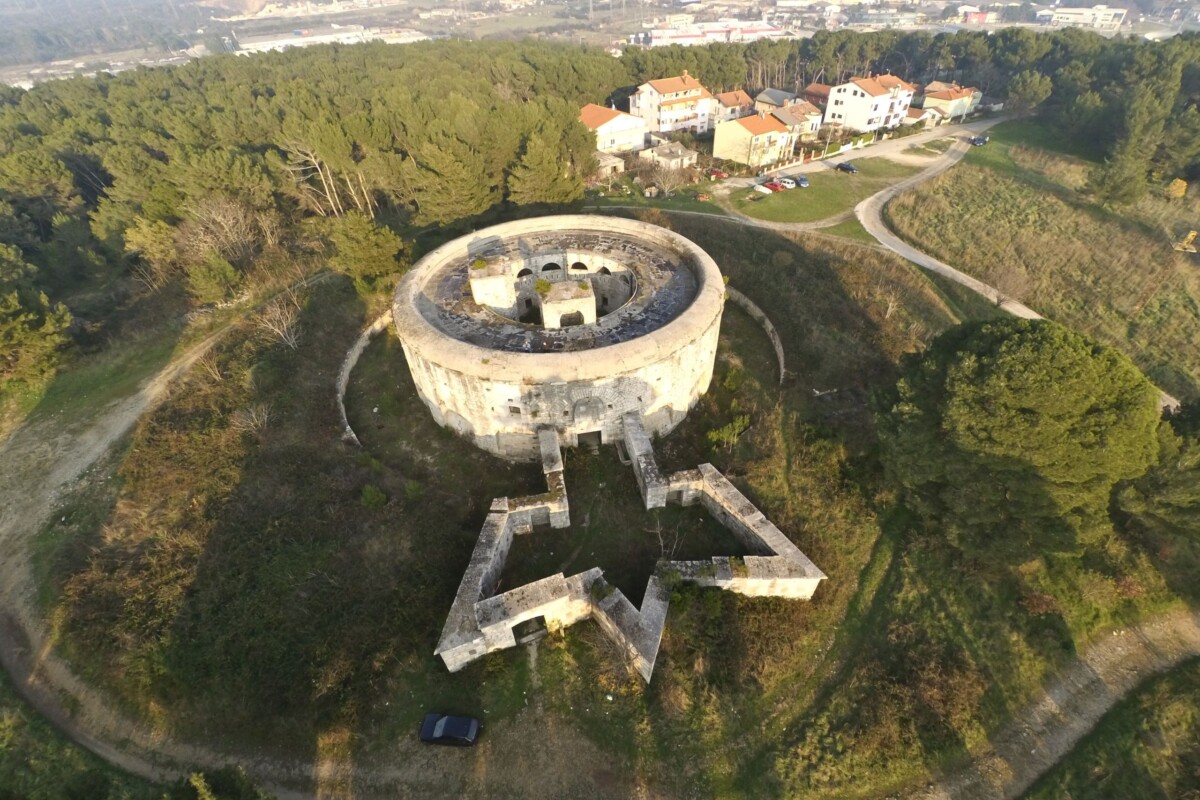 Utvrda Fort San Giorgio u Puli