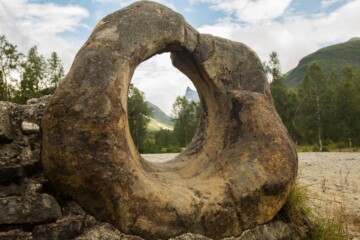 bračni-kamen-jezero-Hornindalsvatnet