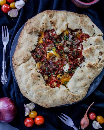Galette s rajčicama i kozjim sirom