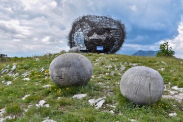 Izvaljeno jaje u gnijezdu sklonište na Učki