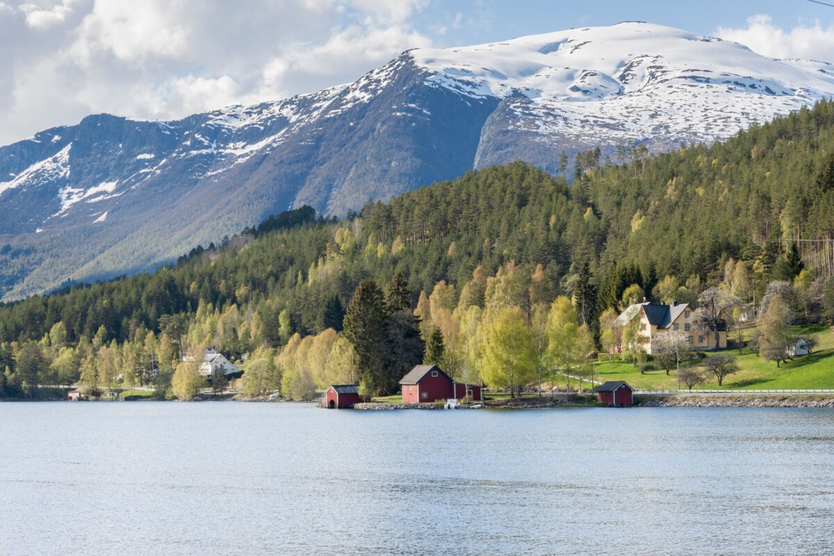 jezero-hornindalsvatnet-u-norveskoj