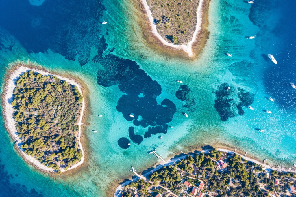 Malo tko zna da i Hrvatska ima svoju Plavu lagunu! Sve do nedavno za nju su znali samo lokalci, a boja mora je nestvarna