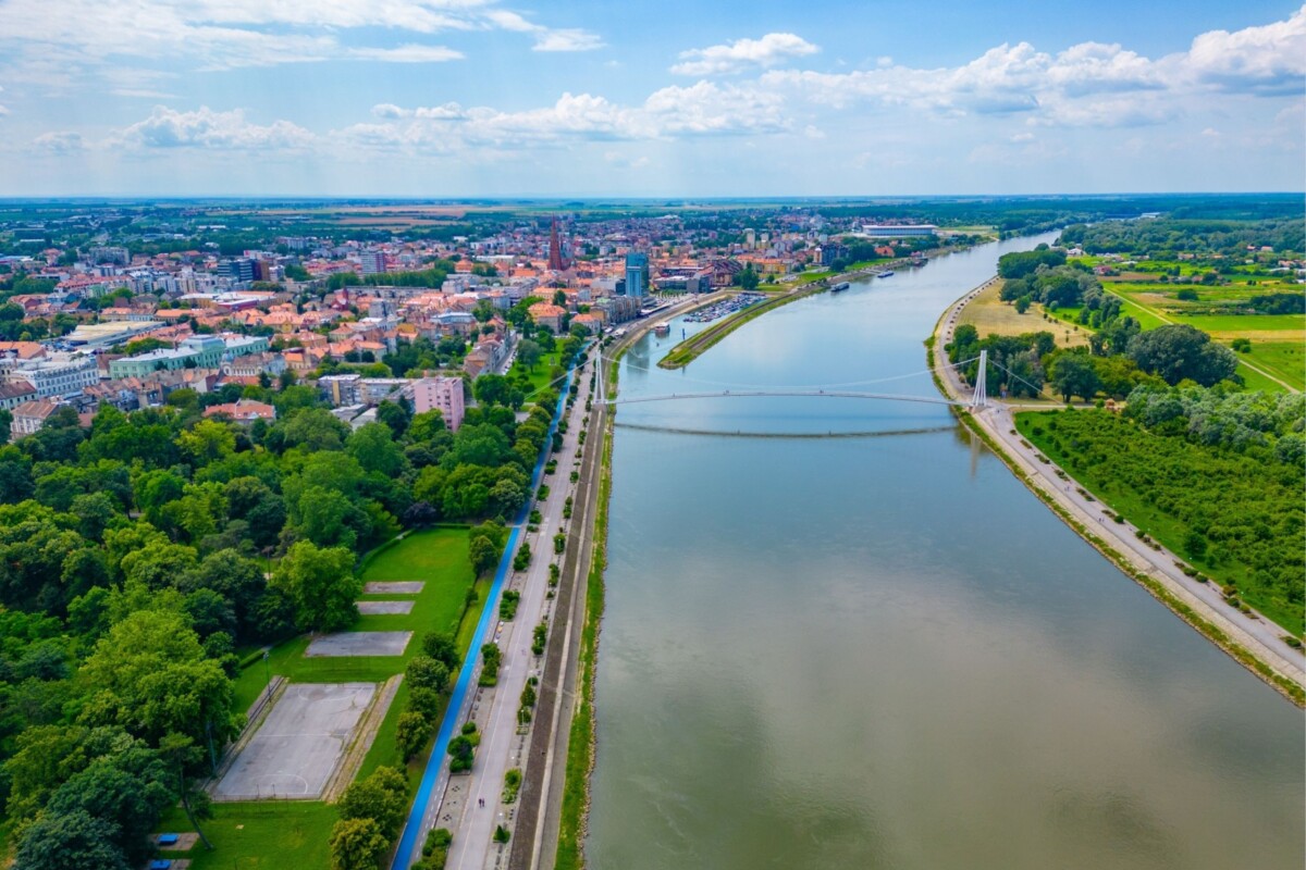 Osječka promenada i rijeka Drava zračni prikaz