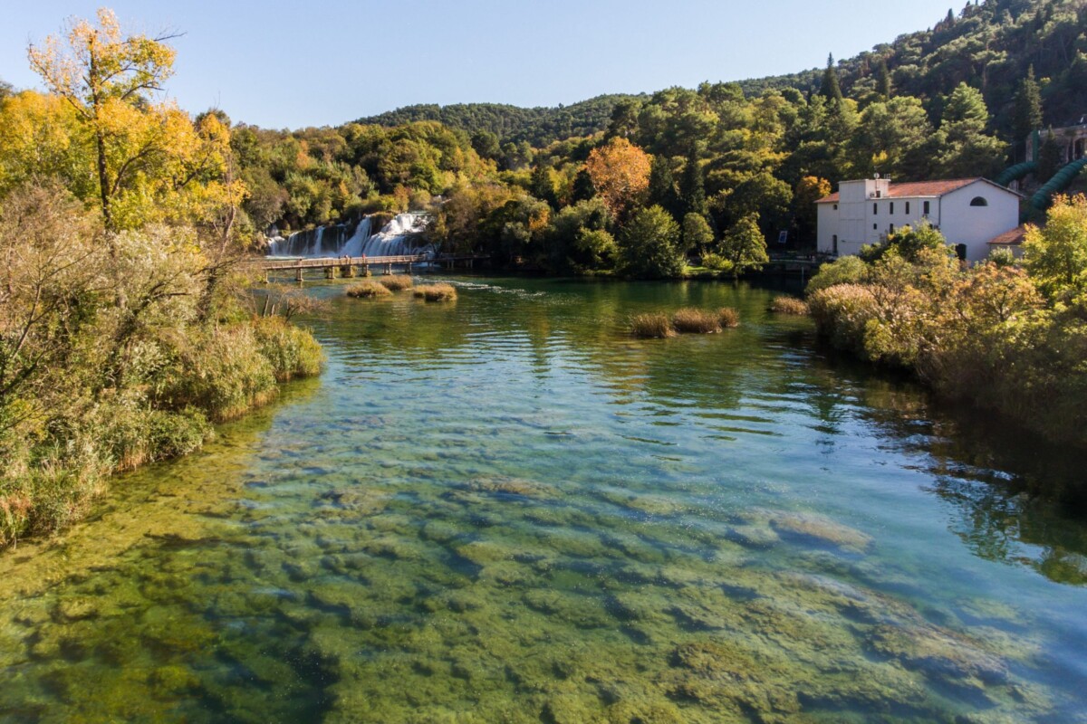 Hidroelektrana Jaruga uz slap Skradinski buk na rijeci Krki u Nacionalnom parku Krka.