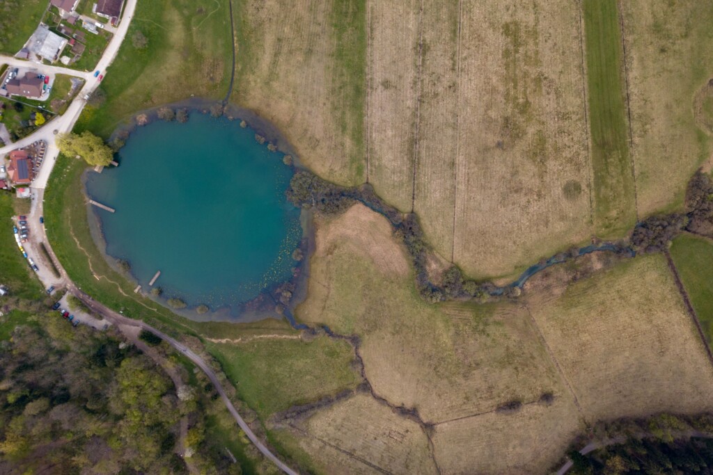 Podpeško jezero snimljeno iz zraka
